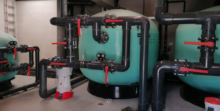 Local technique filtration dechloraminateur camping Luc sur Mer 14 - Quimper Brest